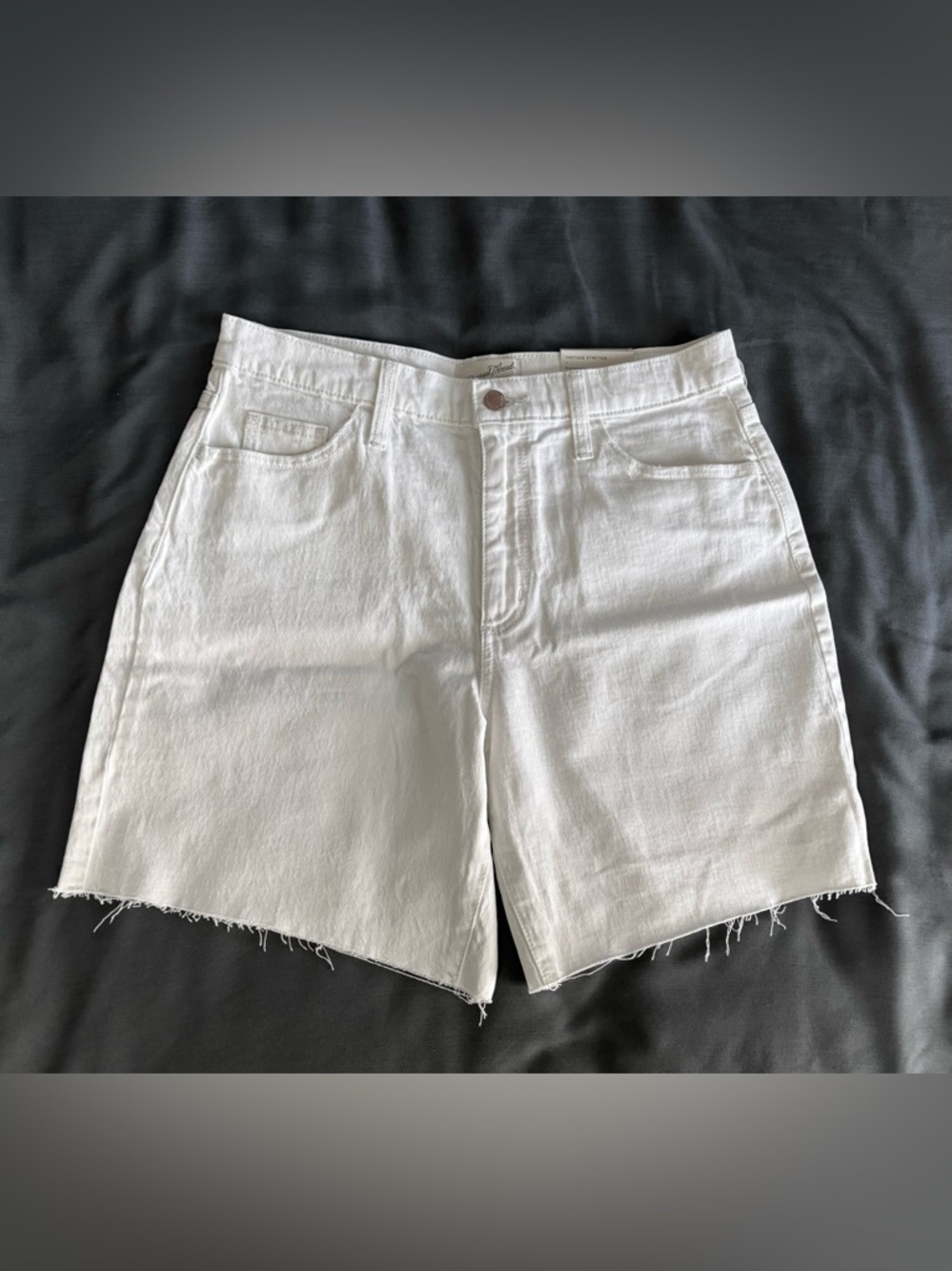🔥Universal Thread Women’s White/Off White Raw Hem Denim Shorts, Size: 8, NWT